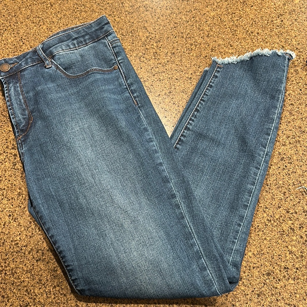 Articles of Society Suzy Cougar Mid Rise Slanted Distressed Hem Jeans Size 32